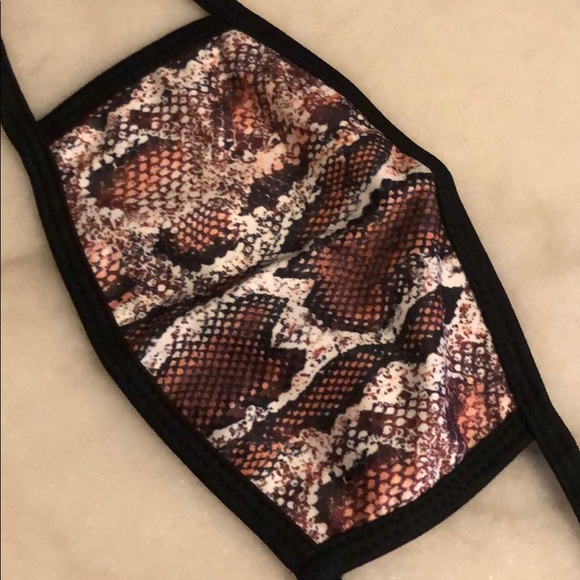 Restocked! 2 for 30! Snake skin print mask - Picture 4 of 9